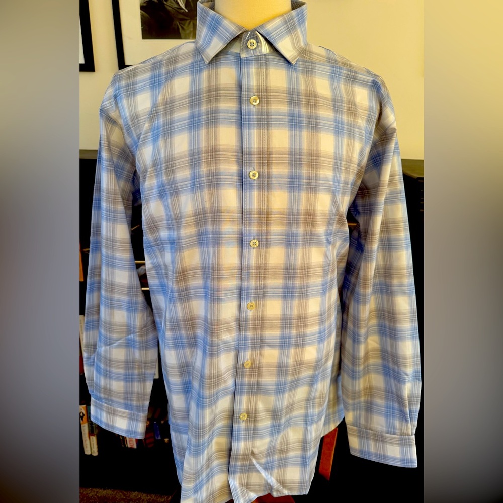 Forsyth of Canada Dress Shirt. New Without Tags. XL. Light Blue and White.